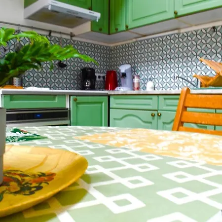 Maison De Charme Avec Jardin Et Cheminee 9 Personnes Holiday home *