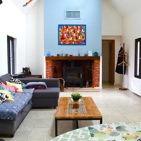 Maison De Charme Avec Jardin Et Cheminee 9 Personnes Holiday home *