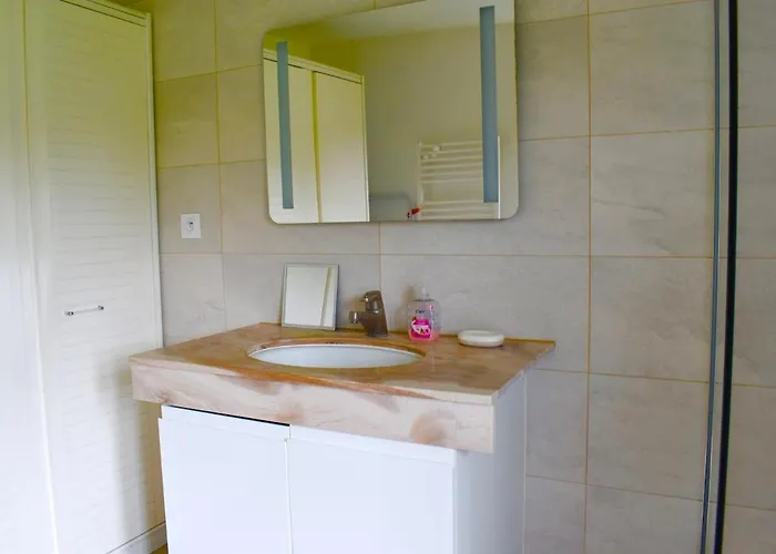 Hébergement de vacances Maison De Charme Avec Jardin Et Cheminée 9 Personnes *