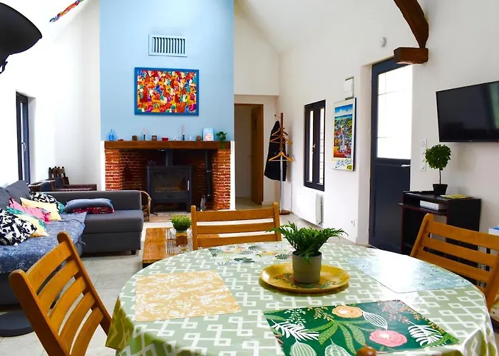 Hébergement de vacances Maison De Charme Avec Jardin Et Cheminée 9 Personnes