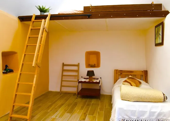 Hébergement de vacances Maison De Charme Avec Jardin Et Cheminée 9 Personnes *